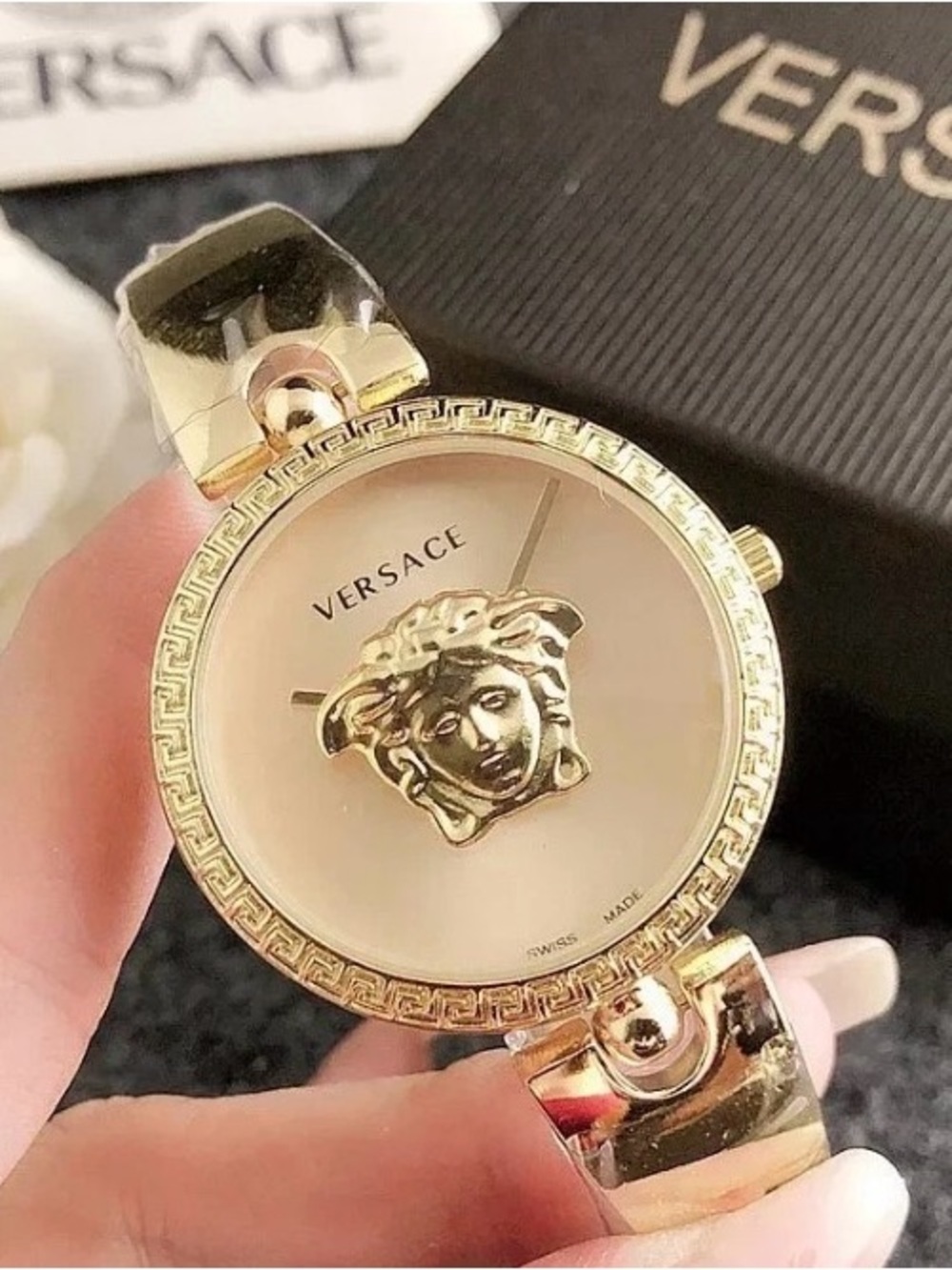 New Gold-Tone Medusa Dial Women or Men Bracelet Watch is a light gold Beauty!❤️